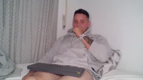 Snapshot of danielmilan chatting on February 2, 11:08 am THE BIG BOSS online show from February 2, 11:08 am