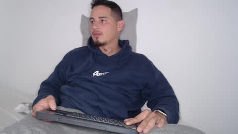 Snapshot of danielmilan chatting on February 8, 11:44 am THE BIG BOSS online show from February 8, 11:44 am