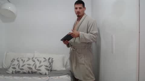 Snapshot of danielmilan chatting on February 13, 9:51 am THE BIG BOSS online show from February 13, 9:51 am