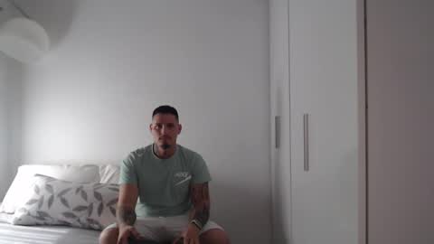 Snapshot of danielmilan chatting on February 17, 1:10 pm THE BIG BOSS online show from February 17, 1:10 pm
