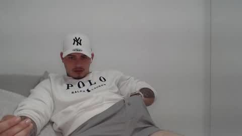 Snapshot of danielmilan chatting on March 10, 12:15 pm THE BIG BOSS online show from March 10, 12:15 pm