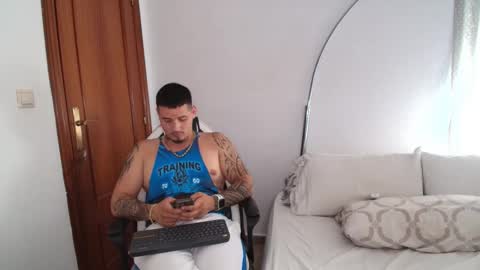 Snapshot of danielmilan chatting on September 15, 1:44 pm THE BIG BOSS online show from September 15, 1:44 pm