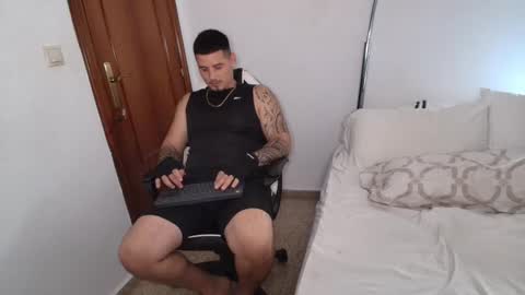 Snapshot of danielmilan chatting on September 16, 9:43 am THE BIG BOSS online show from September 16, 9:43 am