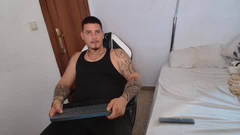Snapshot of danielmilan chatting on September 17, 6:48 am THE BIG BOSS online show from September 17, 6:48 am