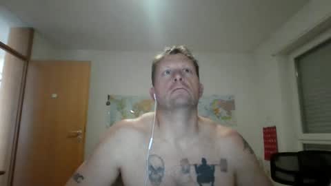 Snapshot of danielrogers1775 chatting on February 16, 10:44 am danielrogers1775 online show from February 16, 10:44 am