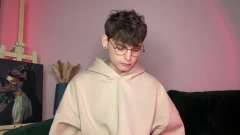 danieltuckerr online show from March 22, 7:50 pm