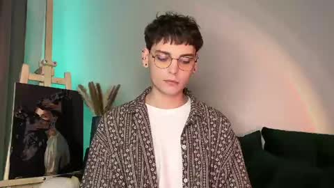 danieltuckerr online show from May 3, 7:31 pm