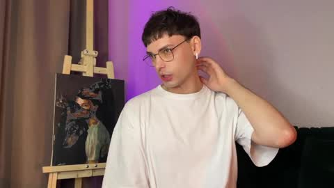 danieltuckerr online show from May 13, 12:41 am