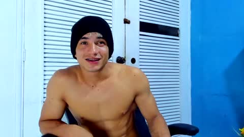 Snapshot of danii_scot chatting on December 11, 5:00 am Dani online show from December 11, 5:00 am