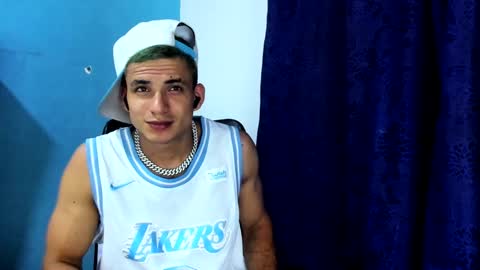 Snapshot of danii_scot chatting on February 8, 3:41 am Dani online show from February 8, 3:41 am