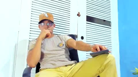 Snapshot of danii_scot chatting on February 17, 3:47 am Dani online show from February 17, 3:47 am