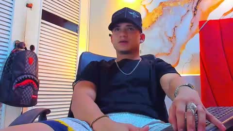 Snapshot of danii_scot chatting on September 29, 3:44 am Dani online show from September 29, 3:44 am