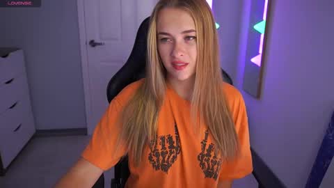 Snapshot of danikadillan chatting on October 19, 12:55 am Hi my name is Anna. Please say hello I like to chat with you. If u have request use Tip option .Thank you online show from October 19, 12:55 am