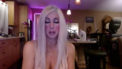 Snapshot of danikawhite69 chatting on October 4, 8:34 am DanikaWhite69 online show from October 4, 8:34 am