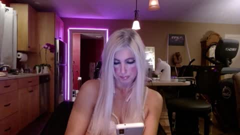 Snapshot of danikawhite69 chatting on October 9, 8:12 am DanikaWhite69 online show from October 9, 8:12 am