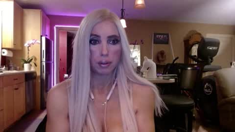 DanikaWhite69 online show from November 22, 11:31 am