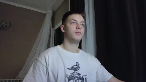 Snapshot of danila_trezzini chatting on February 16, 1:24 am danila online show from February 16, 1:24 am