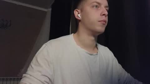 Snapshot of danila_trezzini chatting on February 25, 9:13 pm danila online show from February 25, 9:13 pm