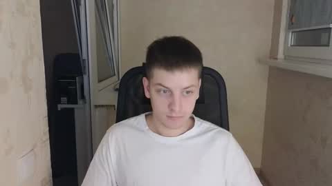 Snapshot of danila_trezzini chatting on March 2, 11:22 pm danila online show from March 2, 11:22 pm