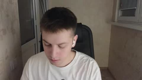 Snapshot of danila_trezzini chatting on March 5, 11:34 pm danila online show from March 5, 11:34 pm