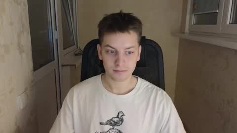 Snapshot of danila_trezzini chatting on March 9, 12:03 am danila online show from March 9, 12:03 am