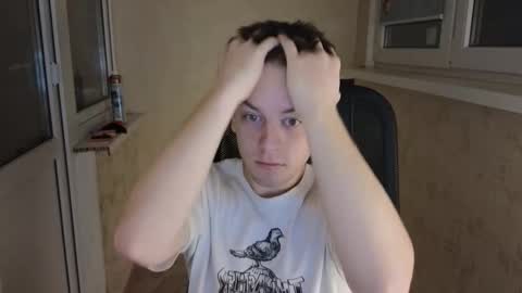 Snapshot of danila_trezzini chatting on March 15, 3:01 am danila online show from March 15, 3:01 am