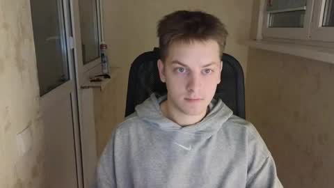 Snapshot of danila_trezzini chatting on March 17, 10:13 pm danila online show from March 17, 10:13 pm