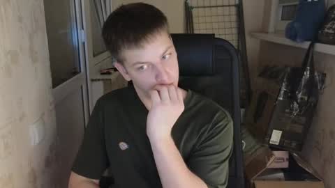 Snapshot of danila_trezzini chatting on March 20, 9:08 pm danila online show from March 20, 9:08 pm