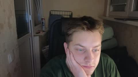 Snapshot of danila_trezzini chatting on March 25, 8:15 pm danila online show from March 25, 8:15 pm