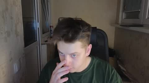 Snapshot of danila_trezzini chatting on March 26, 8:36 pm danila online show from March 26, 8:36 pm