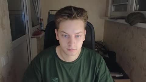 Snapshot of danila_trezzini chatting on March 27, 8:08 pm danila online show from March 27, 8:08 pm