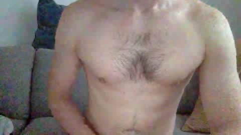 Snapshot of danishguysdicks chatting on November 18, 7:24 am Buzzy online show from November 18, 7:24 am