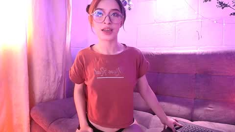 Snapshot of danita_veelz chatting on December 1, 8:20 pm danita_veelz online show from December 1, 8:20 pm