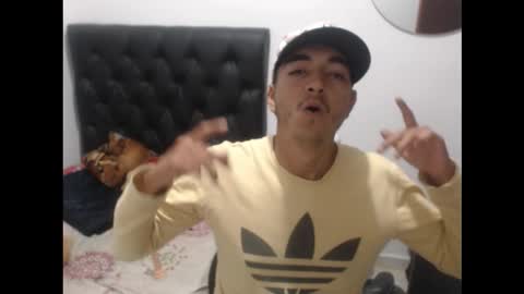 Snapshot of danivoyeur21 chatting on December 2, 9:54 pm daniel segura online show from December 2, 9:54 pm