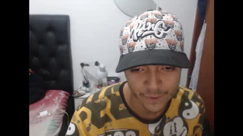 Snapshot of danivoyeur21 chatting on December 4, 10:18 pm daniel segura online show from December 4, 10:18 pm