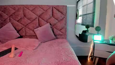 danix_coruscans online show from February 8, 7:16 pm