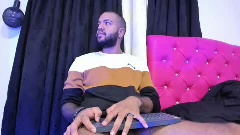 Snapshot of dann_27 chatting on February 14, 1:34 am Dann online show from February 14, 1:34 am