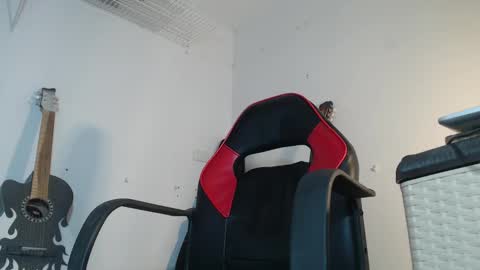 Snapshot of dann_hill1 chatting on February 26, 10:09 pm dann hill1 online show from February 26, 10:09 pm