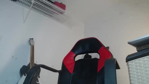 Snapshot of dann_hill1 chatting on March 6, 12:32 am dann hill1 online show from March 6, 12:32 am