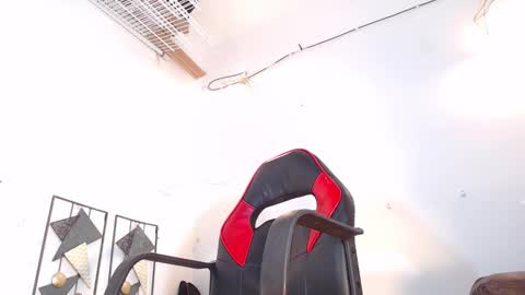 Snapshot of dann_hill1 chatting on October 13, 12:32 am dann hill1 online show from October 13, 12:32 am