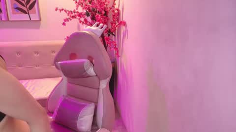 Snapshot of danna_andreews chatting on February 2, 12:04 pm Danna online show from February 2, 12:04 pm