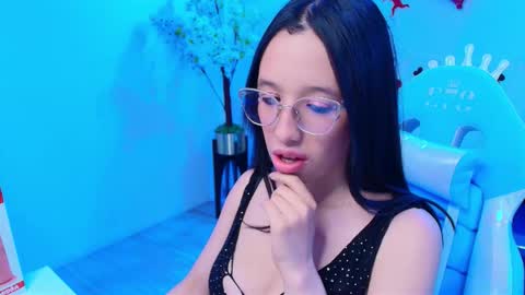 Snapshot of danna_andreews chatting on February 17, 3:36 am Danna online show from February 17, 3:36 am