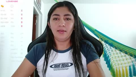 Snapshot of danna_peterson chatting on April 12, 7:52 pm Danna online show from April 12, 7:52 pm