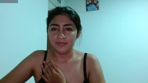 Snapshot of danna_peterson chatting on April 24, 1:30 am Danna online show from April 24, 1:30 am