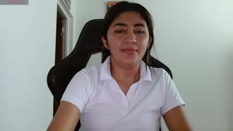 Snapshot of danna_peterson chatting on April 25, 8:28 pm Danna online show from April 25, 8:28 pm