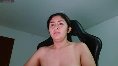 Snapshot of danna_peterson chatting on May 19, 12:38 am Danna online show from May 19, 12:38 am