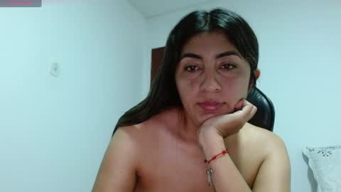 Snapshot of danna_peterson chatting on June 19, 12:48 am Danna online show from June 19, 12:48 am
