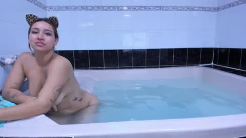  Danna  online show from February 4, 6:17 pm