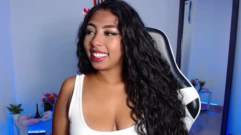 Snapshot of danna_schmidt23 chatting on December 2, 7:47 am Danna online show from December 2, 7:47 am