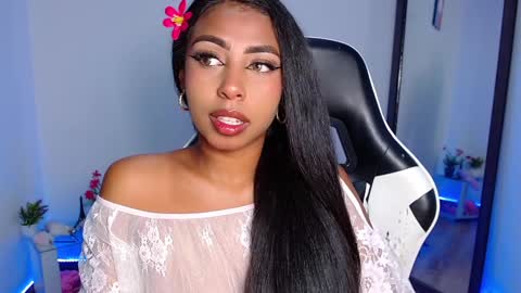 Snapshot of danna_schmidt23 chatting on December 20, 11:47 pm Danna online show from December 20, 11:47 pm